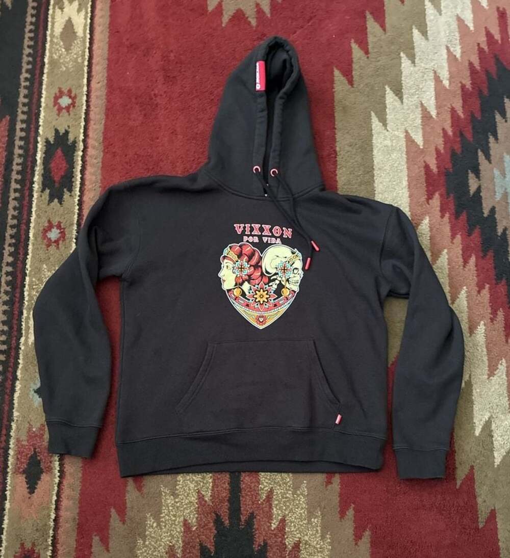 Vixxon Por Vida Skull & Woman Heart Graphic Hoodie Black womens Size Large